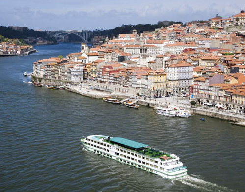 Motonave Fernao sul fiume Douro